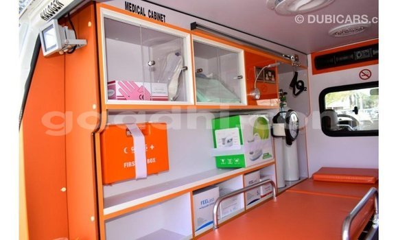 Imported Toyota Land Cruiser White Makiinaa iti Import - Dubai keessatti Somalia keessatti Imported Toyota Land Cruiser White Makiinaa iti Import - Dubai keessatti Somalia keessatti