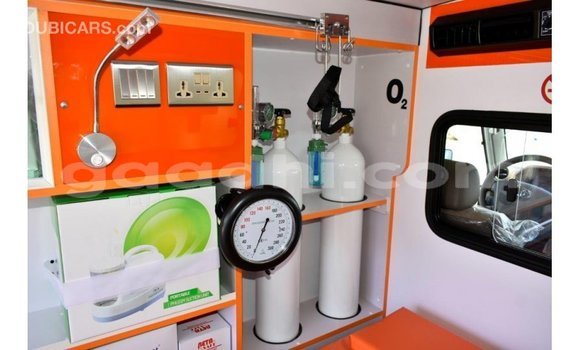 Imported Toyota Land Cruiser White Makiinaa iti Import - Dubai keessatti Somalia keessatti Imported Toyota Land Cruiser White Makiinaa iti Import - Dubai keessatti Somalia keessatti