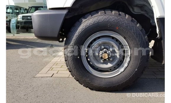 Buy Import Toyota Land Cruiser White Car in Import - Dubai in Somalia Buy Import Toyota Land Cruiser White Car in Import - Dubai in Somalia