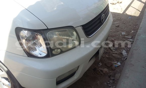 Oofamaa Toyota 4Runner White Makiinaa iti Hargeysa keessatti Somaliland keessatti Oofamaa Toyota 4Runner White Makiinaa iti Hargeysa keessatti Somaliland keessatti