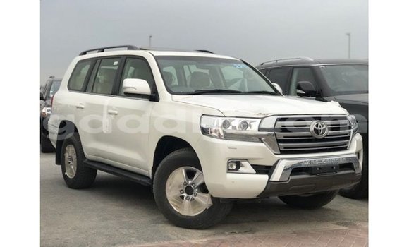 ይግዙ Imported Toyota Land Cruiser ነጭ መኪና በ Import - Dubai በ ሶማሊያ ይግዙ Imported Toyota Land Cruiser ነጭ መኪና በ Import - Dubai በ ሶማሊያ