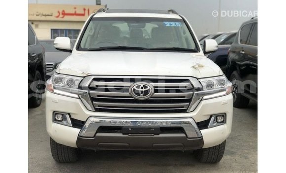 ይግዙ Imported Toyota Land Cruiser ነጭ መኪና በ Import - Dubai በ ሶማሊያ ይግዙ Imported Toyota Land Cruiser ነጭ መኪና በ Import - Dubai በ ሶማሊያ