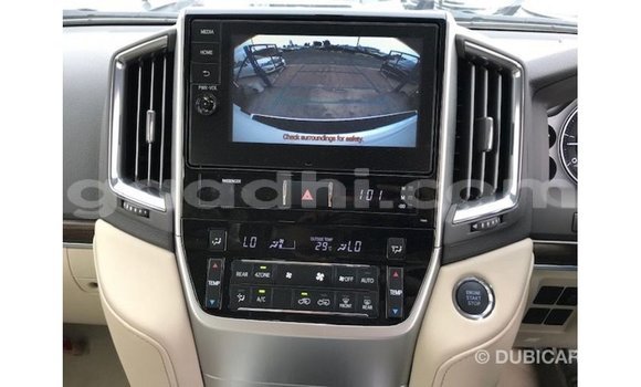 ይግዙ Imported Toyota Land Cruiser ነጭ መኪና በ Import - Dubai በ ሶማሊያ ይግዙ Imported Toyota Land Cruiser ነጭ መኪና በ Import - Dubai በ ሶማሊያ