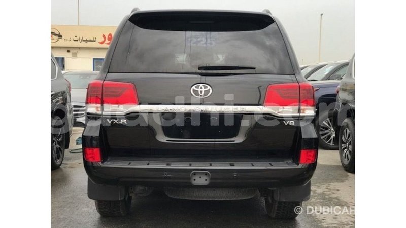 Big with watermark toyota land cruiser somalia import dubai 4607