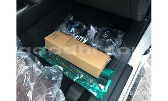 Imported Toyota HiAce White Netiree iti Import - Dubai keessatti Somalia keessatti Imported Toyota HiAce White Netiree iti Import - Dubai keessatti Somalia keessatti