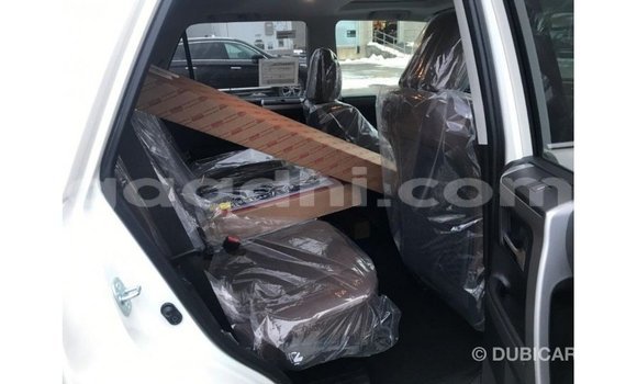 Imported Toyota HiAce White Netiree iti Import - Dubai keessatti Somalia keessatti Imported Toyota HiAce White Netiree iti Import - Dubai keessatti Somalia keessatti