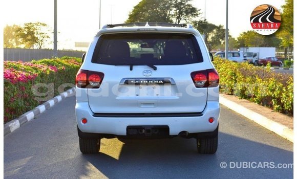 Imported Toyota Sequoia White Makiinaa iti Import - Dubai keessatti Somalia keessatti Imported Toyota Sequoia White Makiinaa iti Import - Dubai keessatti Somalia keessatti