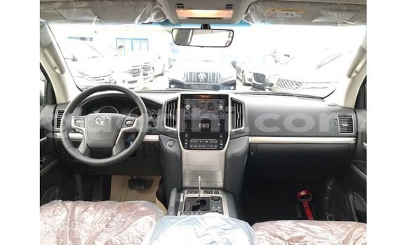 Acheter Import Voiture Toyota Land Cruiser Blanc à Import - Dubai, Somalie Acheter Import Voiture Toyota Land Cruiser Blanc à Import - Dubai, Somalie