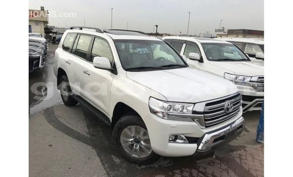 Acheter Import Voiture Toyota Land Cruiser Blanc à Import - Dubai, Somalie Acheter Import Voiture Toyota Land Cruiser Blanc à Import - Dubai, Somalie