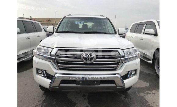 Acheter Import Voiture Toyota Land Cruiser Blanc à Import - Dubai, Somalie Acheter Import Voiture Toyota Land Cruiser Blanc à Import - Dubai, Somalie