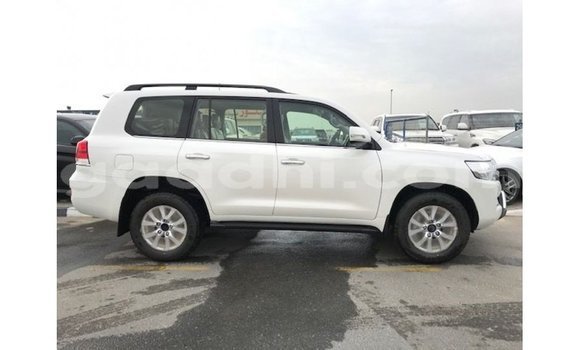 Acheter Import Voiture Toyota Land Cruiser Blanc à Import - Dubai, Somalie Acheter Import Voiture Toyota Land Cruiser Blanc à Import - Dubai, Somalie