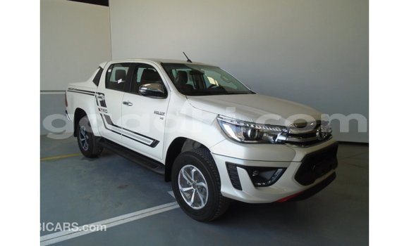 اشتري Imported Toyota Hilux أبيض سيارة في Import - Dubai في الصومال اشتري Imported Toyota Hilux أبيض سيارة في Import - Dubai في الصومال