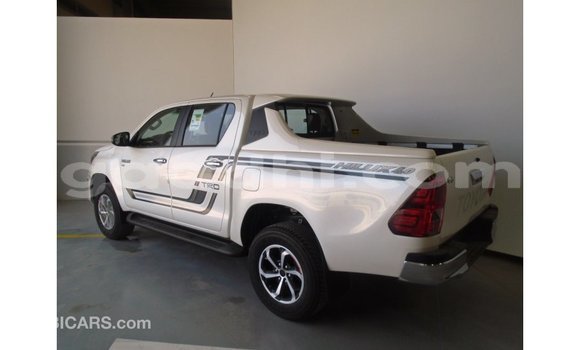 اشتري Imported Toyota Hilux أبيض سيارة في Import - Dubai في الصومال اشتري Imported Toyota Hilux أبيض سيارة في Import - Dubai في الصومال