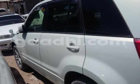 Oofamaa Suzuki Alto White Makiinaa iti Mogadishu keessatti Somalia keessatti Oofamaa Suzuki Alto White Makiinaa iti Mogadishu keessatti Somalia keessatti