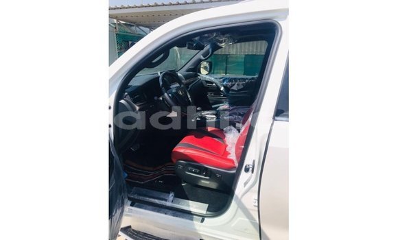 Imported Lexus LX White Makiinaa iti Import - Dubai keessatti Somalia keessatti Imported Lexus LX White Makiinaa iti Import - Dubai keessatti Somalia keessatti