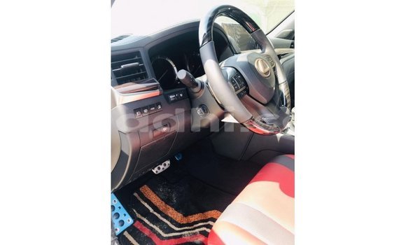 Imported Lexus LX White Makiinaa iti Import - Dubai keessatti Somalia keessatti Imported Lexus LX White Makiinaa iti Import - Dubai keessatti Somalia keessatti