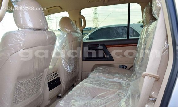 Imported Toyota Land Cruiser Other Makiinaa iti Import - Dubai keessatti Somalia keessatti Imported Toyota Land Cruiser Other Makiinaa iti Import - Dubai keessatti Somalia keessatti