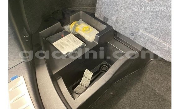 Acheter Import Voiture Toyota Harrier Blanc à Import - Dubai, Somalie Acheter Import Voiture Toyota Harrier Blanc à Import - Dubai, Somalie