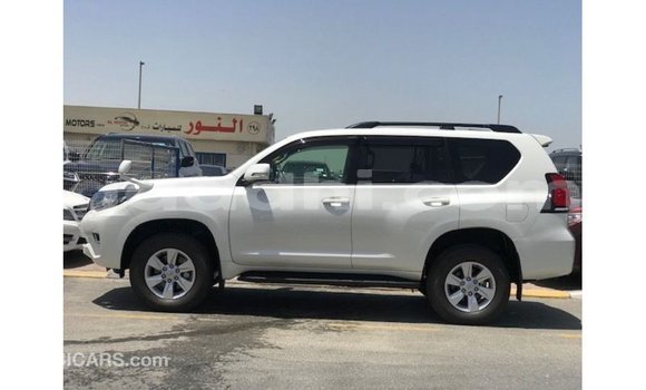 Acheter Import Voiture Toyota Prado Blanc à Import - Dubai, Somalie Acheter Import Voiture Toyota Prado Blanc à Import - Dubai, Somalie