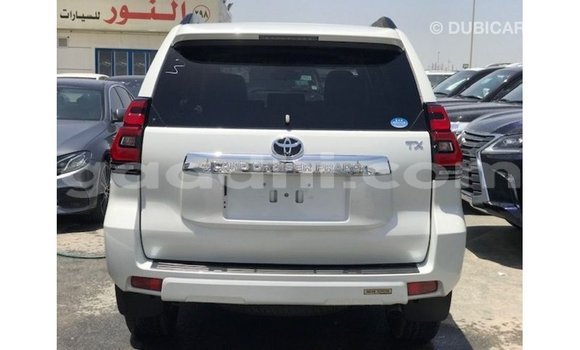 Acheter Import Voiture Toyota Prado Blanc à Import - Dubai, Somalie Acheter Import Voiture Toyota Prado Blanc à Import - Dubai, Somalie