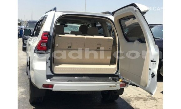 Acheter Import Voiture Toyota Prado Blanc à Import - Dubai, Somalie Acheter Import Voiture Toyota Prado Blanc à Import - Dubai, Somalie