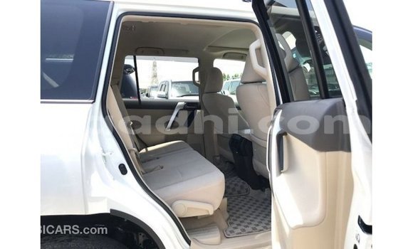 Acheter Import Voiture Toyota Prado Blanc à Import - Dubai, Somalie Acheter Import Voiture Toyota Prado Blanc à Import - Dubai, Somalie