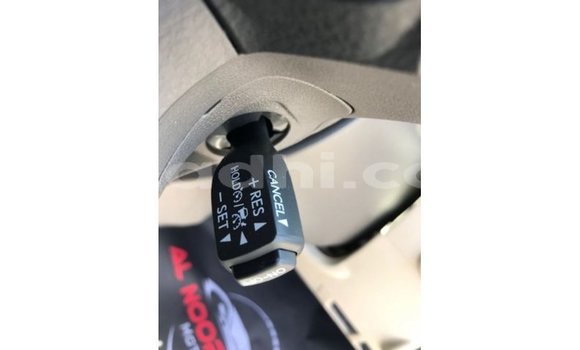 Acheter Import Voiture Toyota Prado Blanc à Import - Dubai, Somalie Acheter Import Voiture Toyota Prado Blanc à Import - Dubai, Somalie