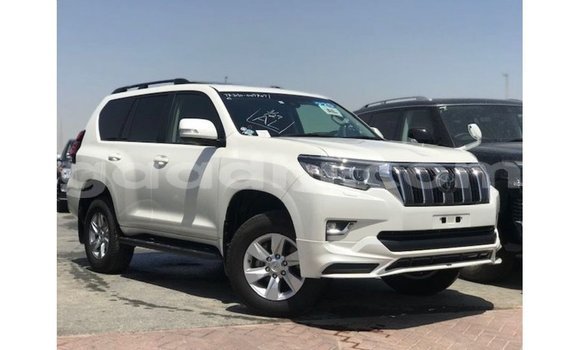 Acheter Import Voiture Toyota Prado Blanc à Import - Dubai, Somalie Acheter Import Voiture Toyota Prado Blanc à Import - Dubai, Somalie