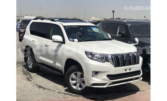 Acheter Import Voiture Toyota Prado Blanc à Import - Dubai, Somalie Acheter Import Voiture Toyota Prado Blanc à Import - Dubai, Somalie