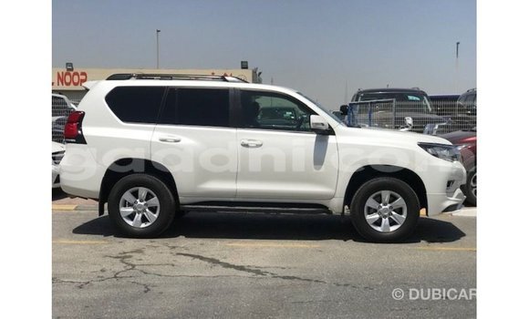 Acheter Import Voiture Toyota Prado Blanc à Import - Dubai, Somalie Acheter Import Voiture Toyota Prado Blanc à Import - Dubai, Somalie