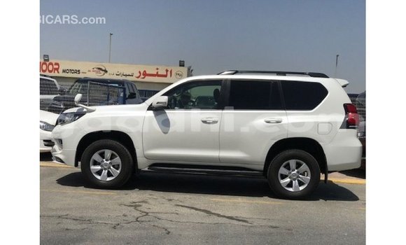 Acheter Import Voiture Toyota Prado Blanc à Import - Dubai, Somalie Acheter Import Voiture Toyota Prado Blanc à Import - Dubai, Somalie