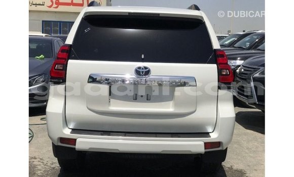 Acheter Import Voiture Toyota Prado Blanc à Import - Dubai, Somalie Acheter Import Voiture Toyota Prado Blanc à Import - Dubai, Somalie