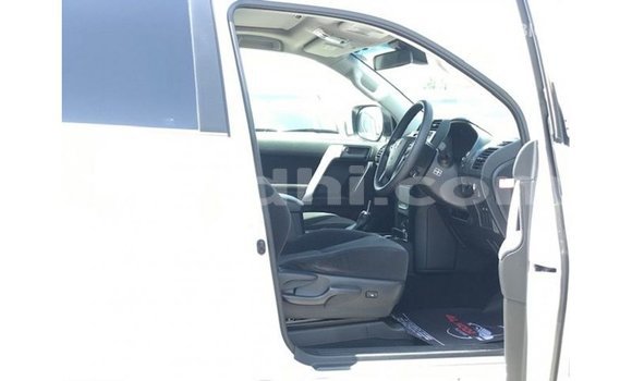 Acheter Import Voiture Toyota Prado Blanc à Import - Dubai, Somalie Acheter Import Voiture Toyota Prado Blanc à Import - Dubai, Somalie