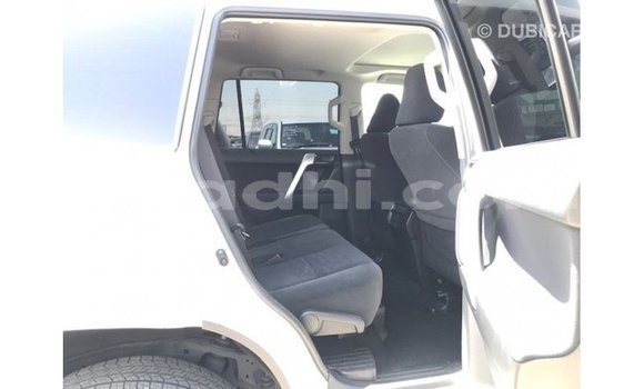 Acheter Import Voiture Toyota Prado Blanc à Import - Dubai, Somalie Acheter Import Voiture Toyota Prado Blanc à Import - Dubai, Somalie