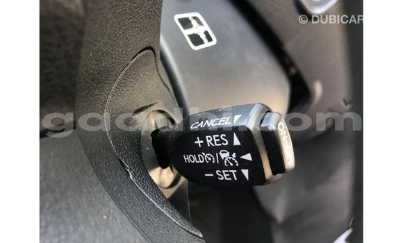 Acheter Import Voiture Toyota Prado Blanc à Import - Dubai, Somalie Acheter Import Voiture Toyota Prado Blanc à Import - Dubai, Somalie