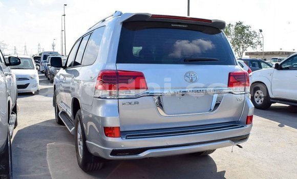 Imported Toyota Land Cruiser Other Makiinaa iti Import - Dubai keessatti Somalia keessatti Imported Toyota Land Cruiser Other Makiinaa iti Import - Dubai keessatti Somalia keessatti