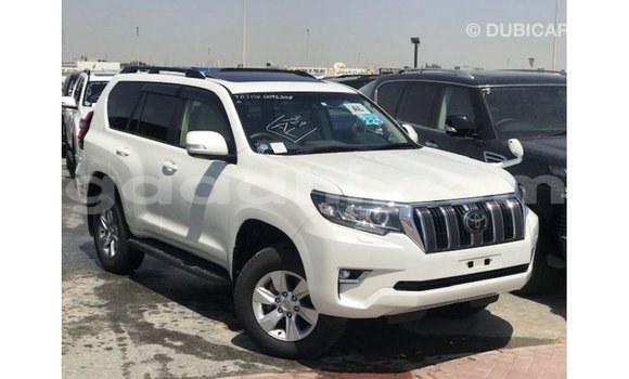 Acheter Import Voiture Toyota Prado Blanc à Import - Dubai, Somalie Acheter Import Voiture Toyota Prado Blanc à Import - Dubai, Somalie