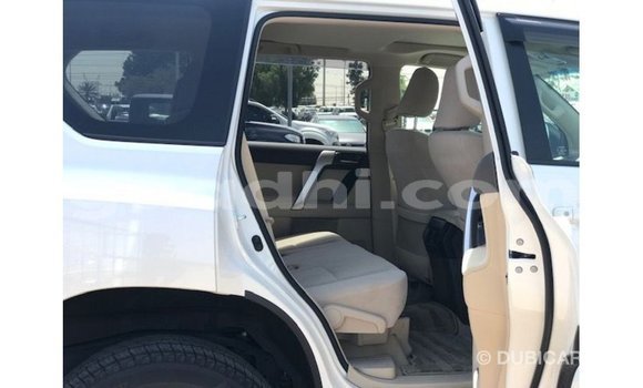 Acheter Import Voiture Toyota Prado Blanc à Import - Dubai, Somalie Acheter Import Voiture Toyota Prado Blanc à Import - Dubai, Somalie