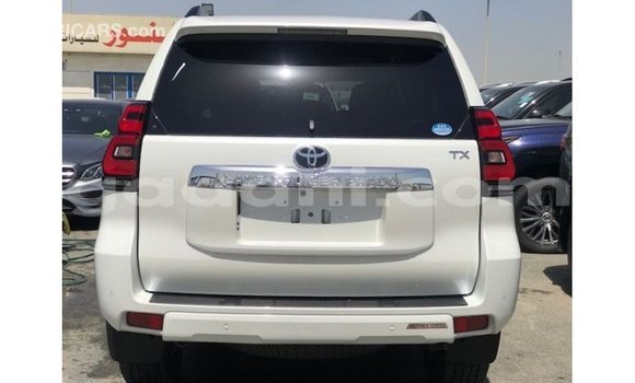Acheter Import Voiture Toyota Prado Blanc à Import - Dubai, Somalie Acheter Import Voiture Toyota Prado Blanc à Import - Dubai, Somalie