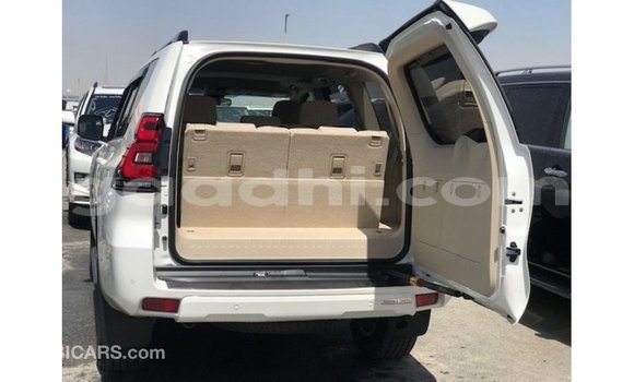 Acheter Import Voiture Toyota Prado Blanc à Import - Dubai, Somalie Acheter Import Voiture Toyota Prado Blanc à Import - Dubai, Somalie