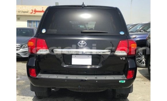 Acheter Import Voiture Toyota Land Cruiser Noir à Import - Dubai, Somalie Acheter Import Voiture Toyota Land Cruiser Noir à Import - Dubai, Somalie