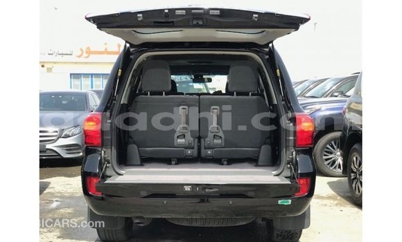 Acheter Import Voiture Toyota Land Cruiser Noir à Import - Dubai, Somalie Acheter Import Voiture Toyota Land Cruiser Noir à Import - Dubai, Somalie