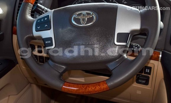 Acheter Import Voiture Toyota Land Cruiser Noir à Import - Dubai, Somalie Acheter Import Voiture Toyota Land Cruiser Noir à Import - Dubai, Somalie