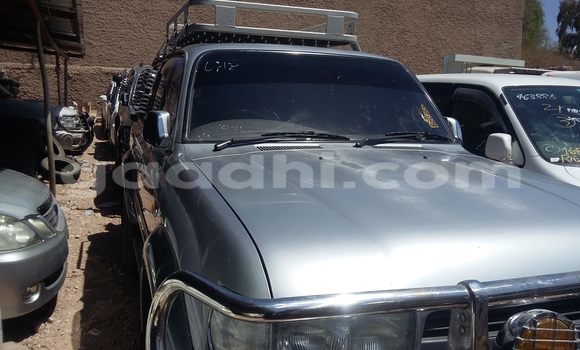 Oofamaa Toyota Land Cruiser Silver Makiinaa iti Hargeysa keessatti Somaliland keessatti Oofamaa Toyota Land Cruiser Silver Makiinaa iti Hargeysa keessatti Somaliland keessatti
