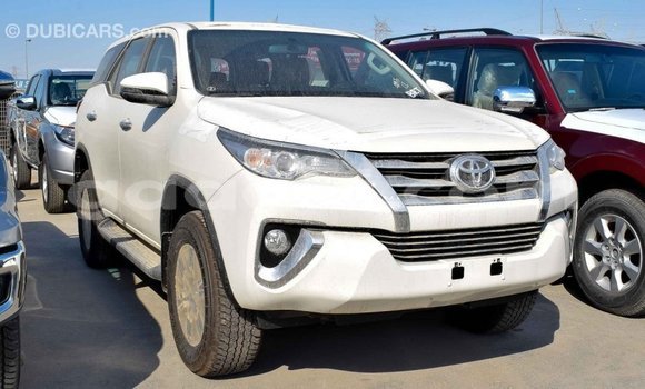 Imported Toyota Fortuner White Makiinaa iti Import - Dubai keessatti Somalia keessatti Imported Toyota Fortuner White Makiinaa iti Import - Dubai keessatti Somalia keessatti