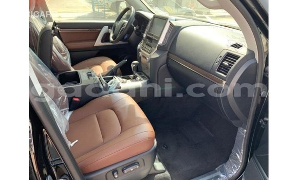 Imported Toyota Land Cruiser Black Makiinaa iti Import - Dubai keessatti Somalia keessatti Imported Toyota Land Cruiser Black Makiinaa iti Import - Dubai keessatti Somalia keessatti