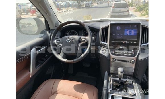 Imported Toyota Land Cruiser Black Makiinaa iti Import - Dubai keessatti Somalia keessatti Imported Toyota Land Cruiser Black Makiinaa iti Import - Dubai keessatti Somalia keessatti