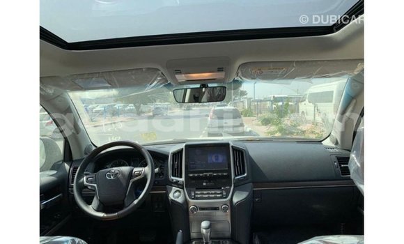Imported Toyota Land Cruiser Black Makiinaa iti Import - Dubai keessatti Somalia keessatti Imported Toyota Land Cruiser Black Makiinaa iti Import - Dubai keessatti Somalia keessatti