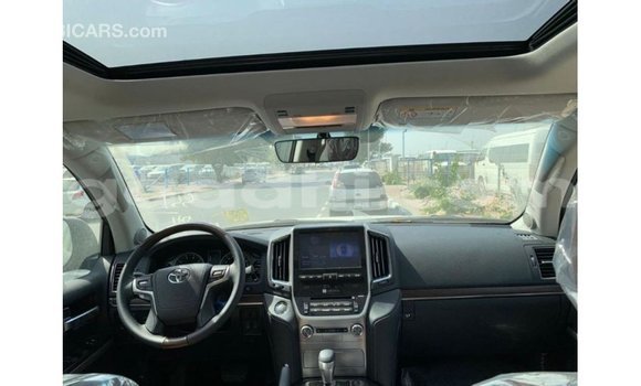 Imported Toyota Land Cruiser Black Makiinaa iti Import - Dubai keessatti Somalia keessatti Imported Toyota Land Cruiser Black Makiinaa iti Import - Dubai keessatti Somalia keessatti