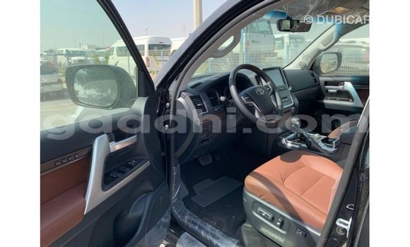Imported Toyota Land Cruiser Black Makiinaa iti Import - Dubai keessatti Somalia keessatti Imported Toyota Land Cruiser Black Makiinaa iti Import - Dubai keessatti Somalia keessatti